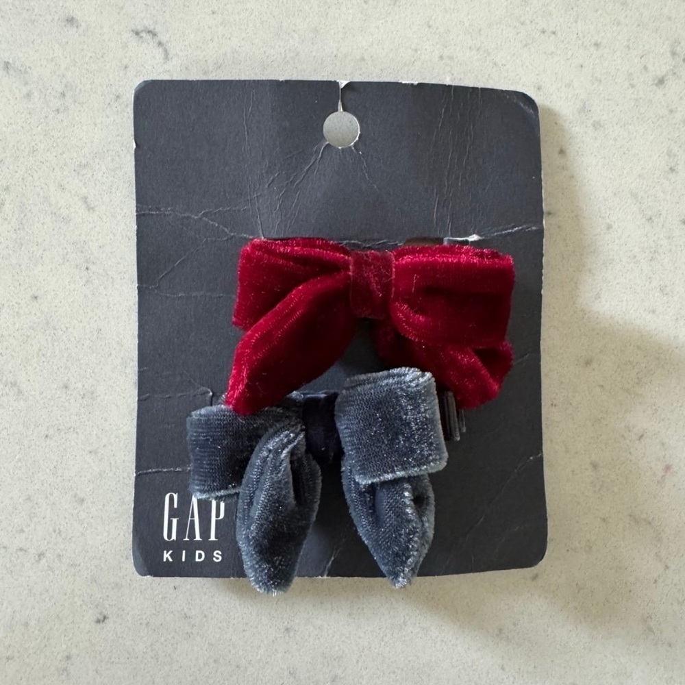 New on card Baby Gap girls mini velvet holiday festive bows hair clips